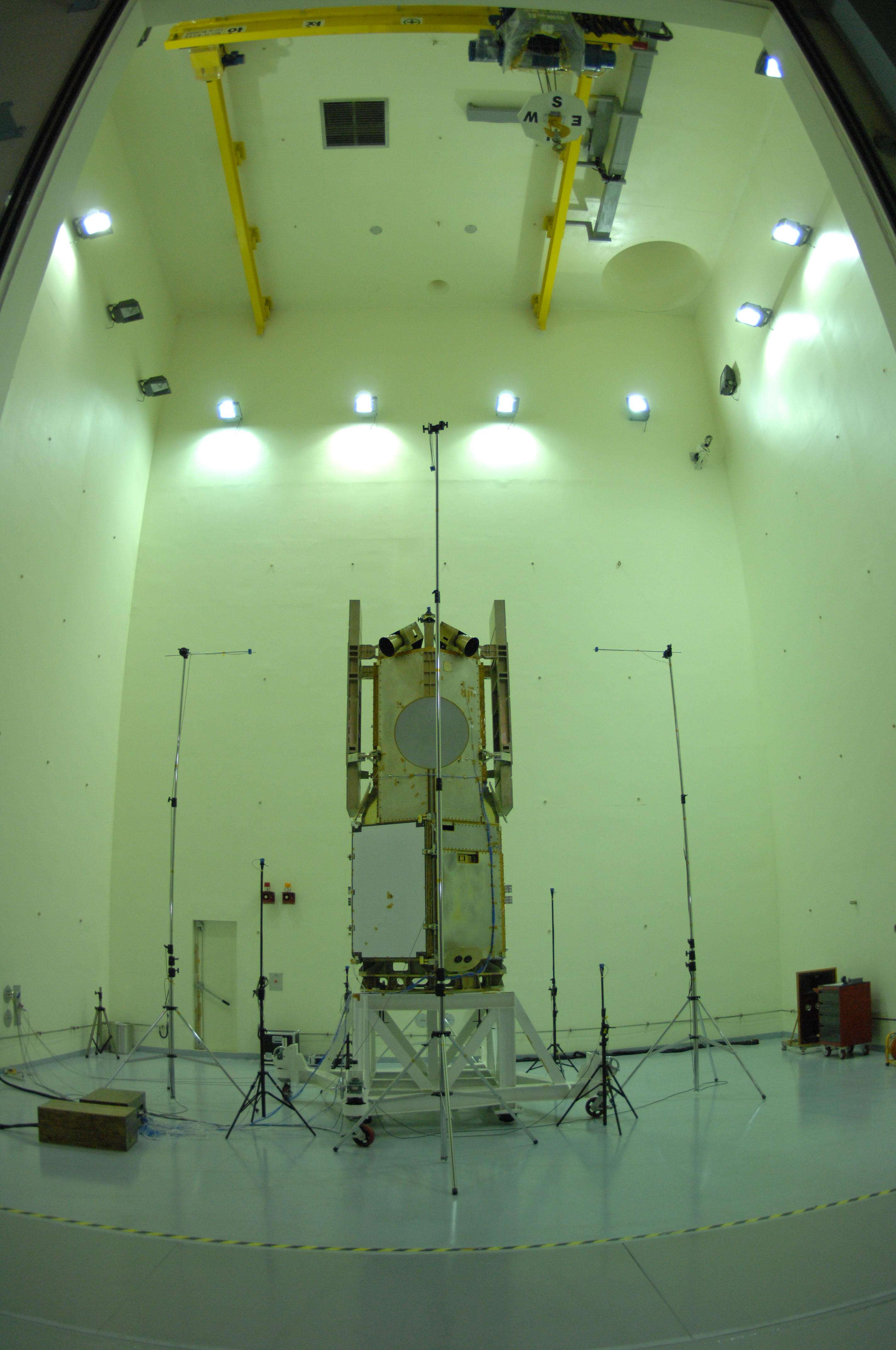 다목적실용위성(아리랑) 5호 음향가진 시험 이미지