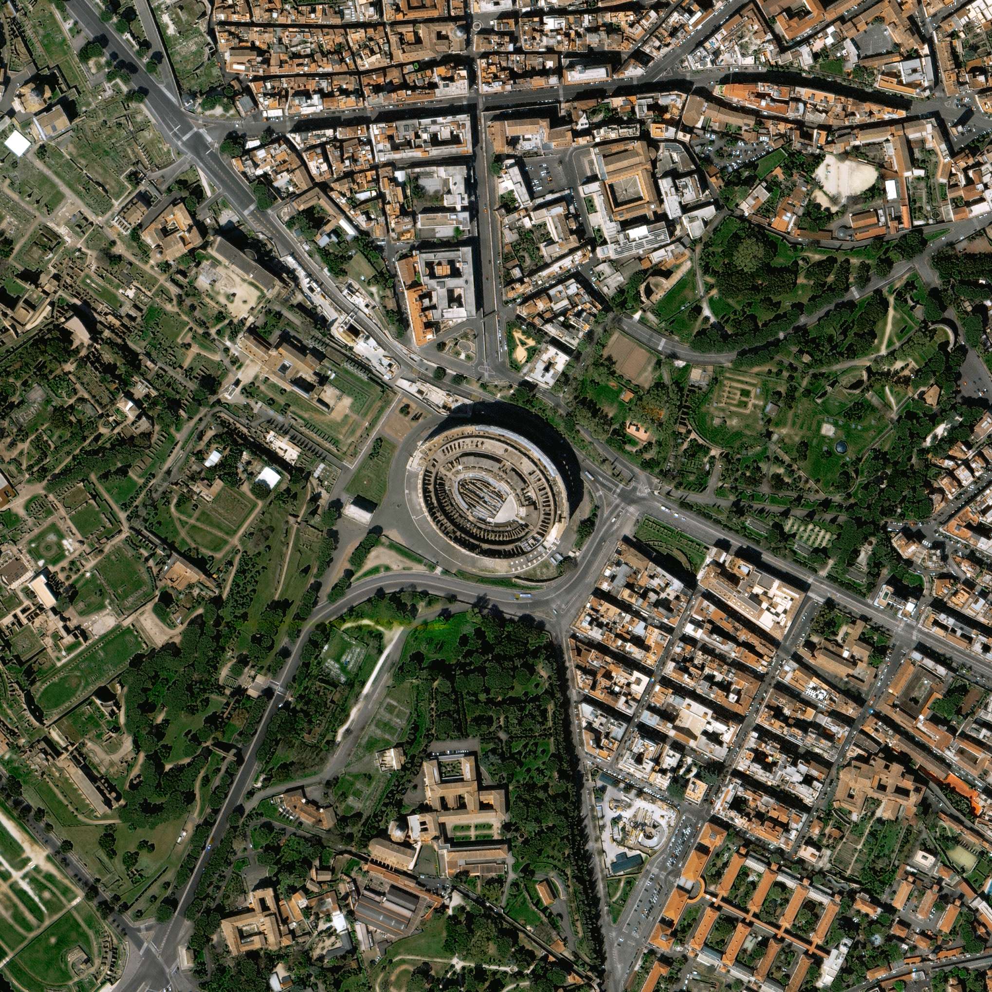 코로나19 이후로 콜로세움 근처 이동차량의 수가 감소함. 이미지