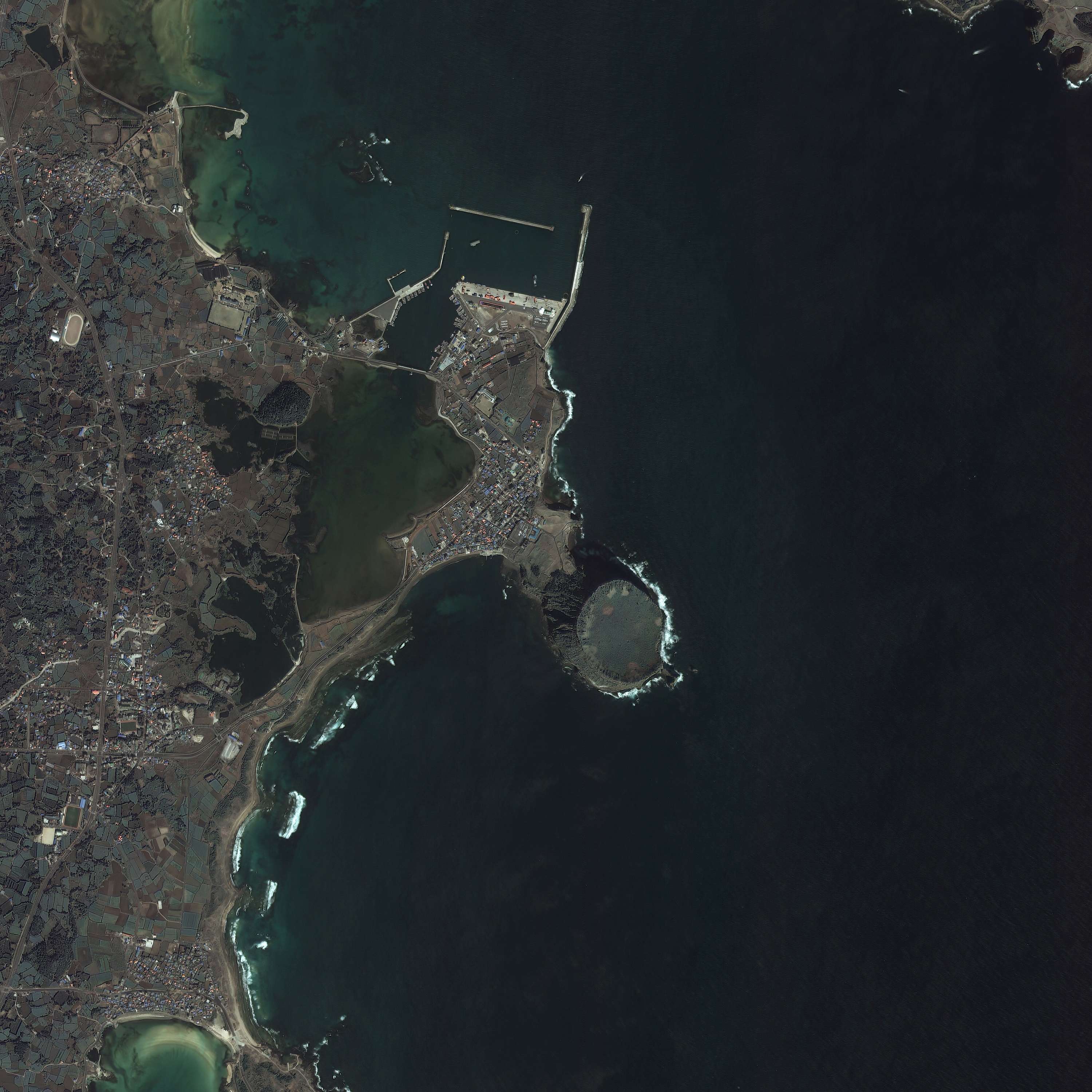 아리랑 2호가 촬영한 대한민국 제주도 성산일출봉 이미지