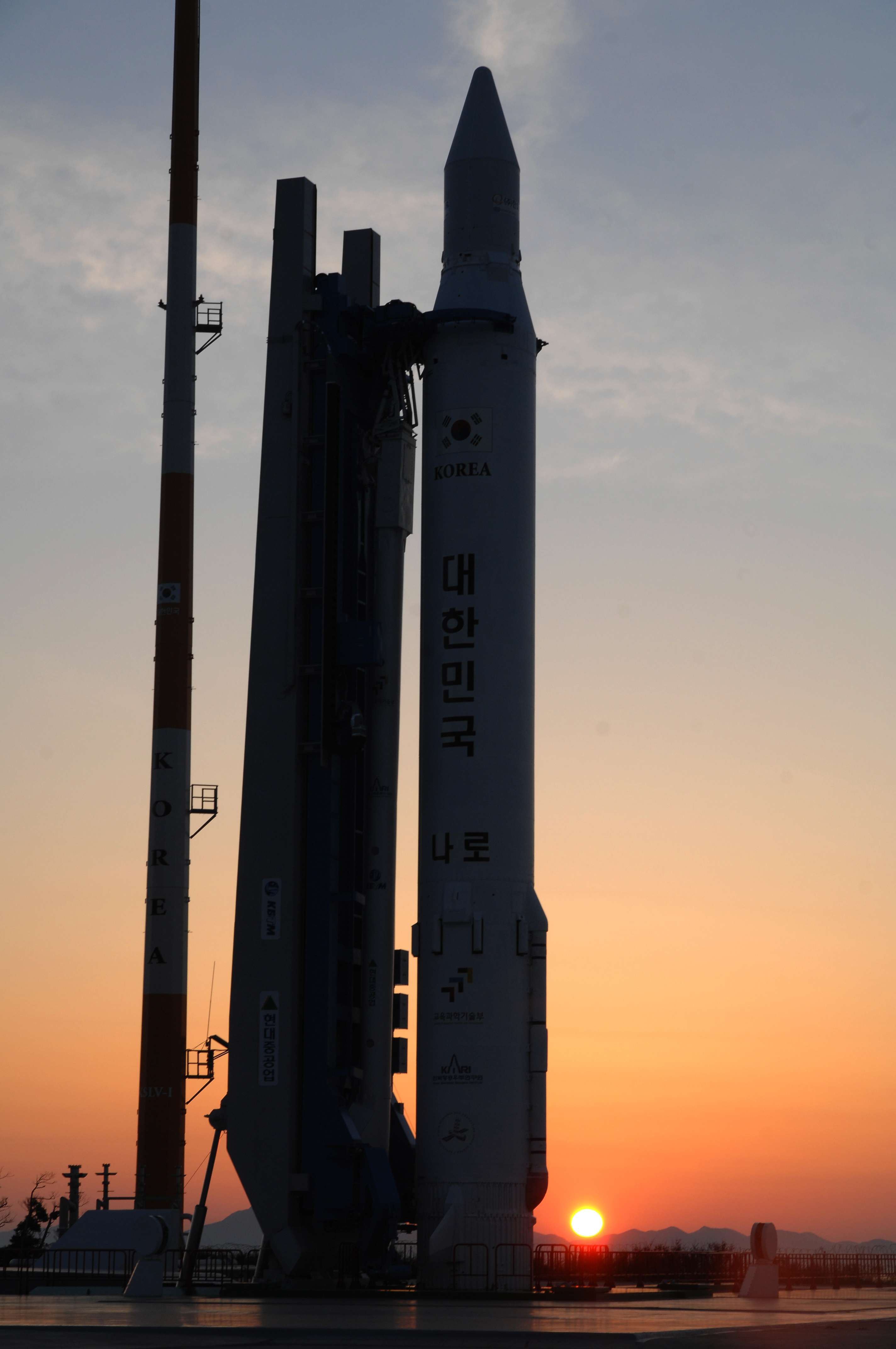 발사 하루 전 나로호(KSLV-I) 이미지