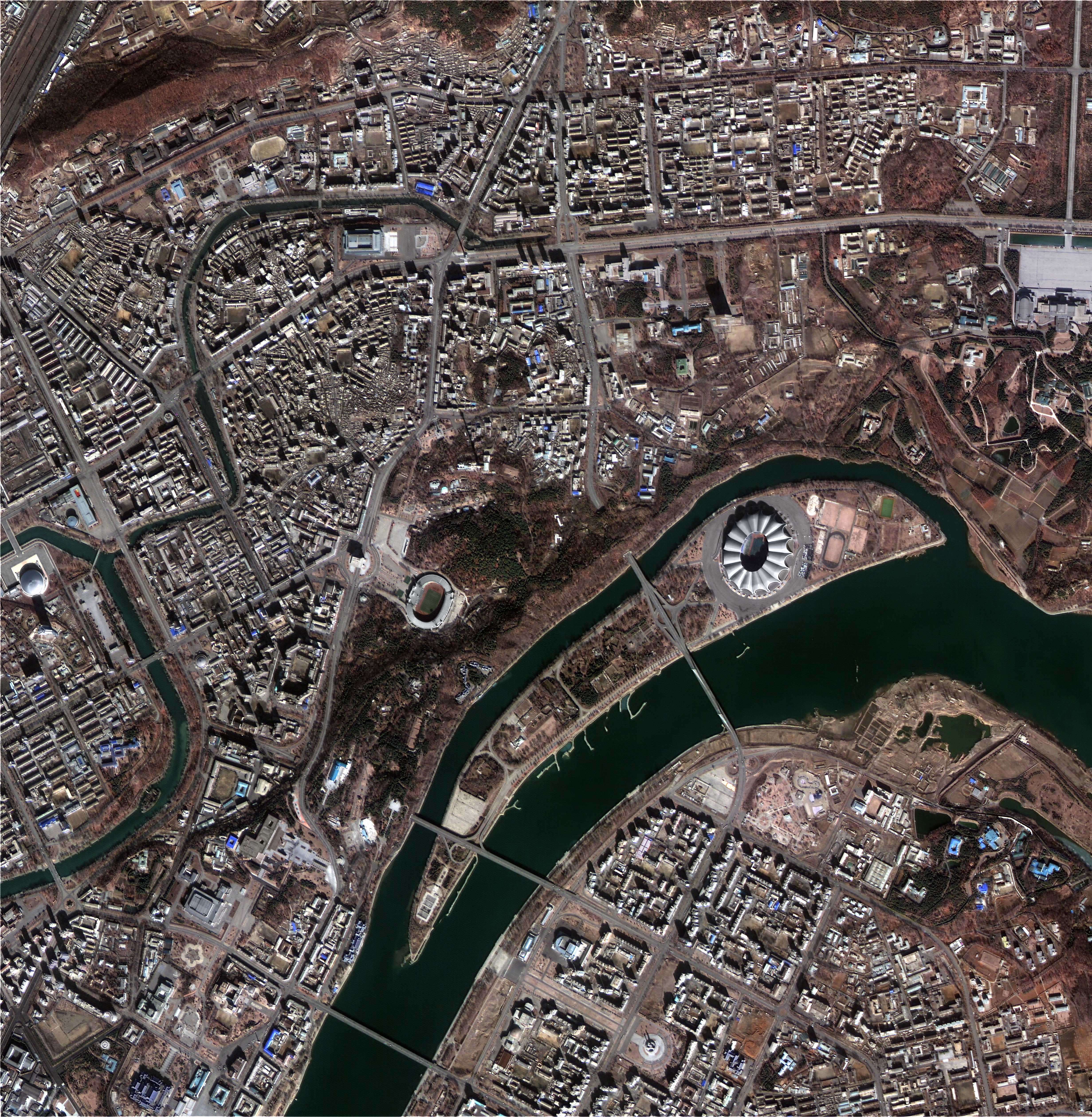 아리랑 2호가 촬영한 북한 평양 이미지